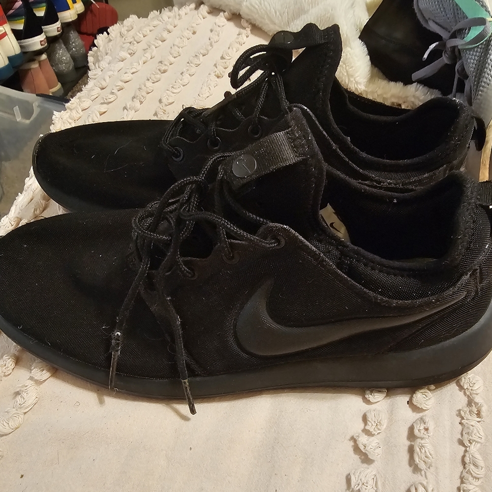 Nike roshe sneakers